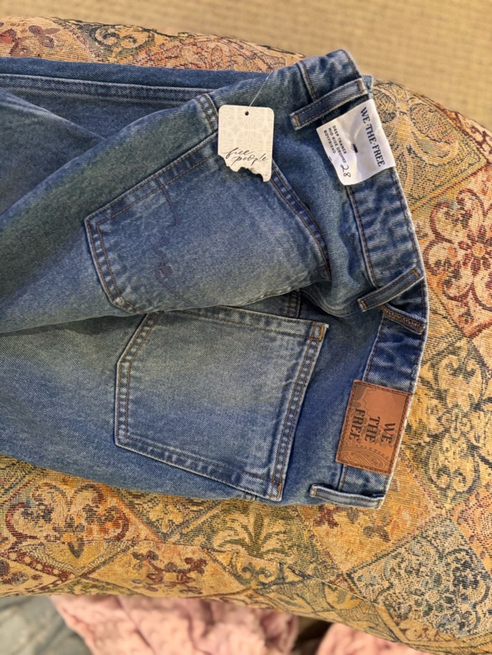 We The Free Deep Trance Mid Rise Dropped Boyfriend size 28S with 25' inseam - Picture 5 of 6